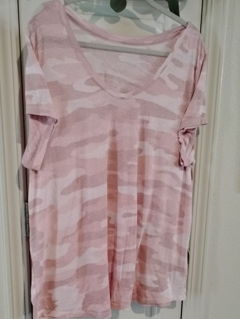 Lucky Brand Pink Camo V-Neck Short Sleeve Tee